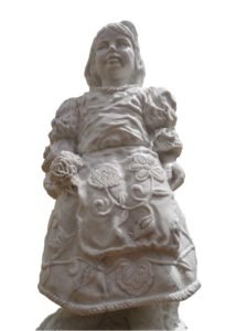 Escultura de mármol niña